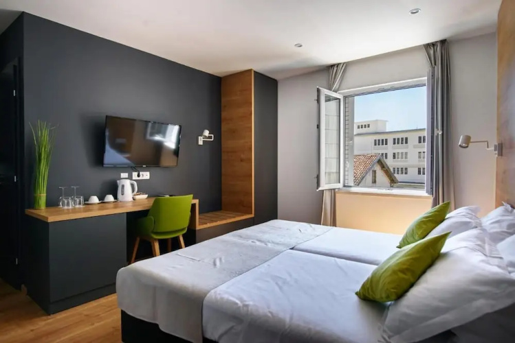 Apartments Prlenda