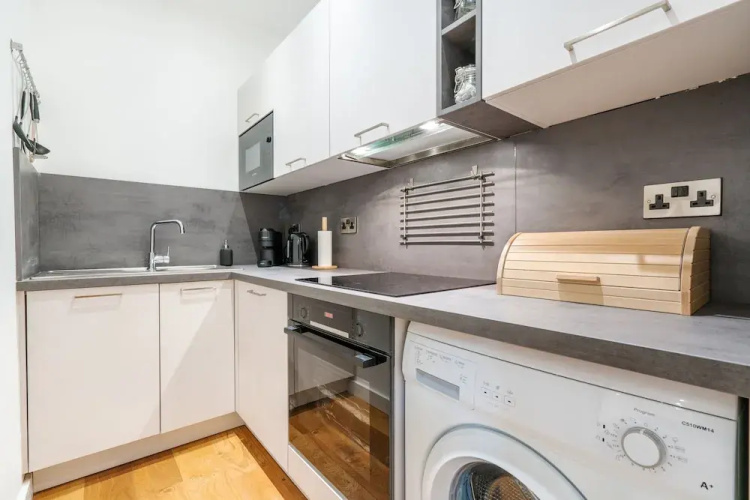 The Botanical Flat 1