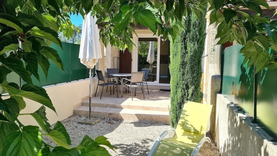 Family Apartment with garden view