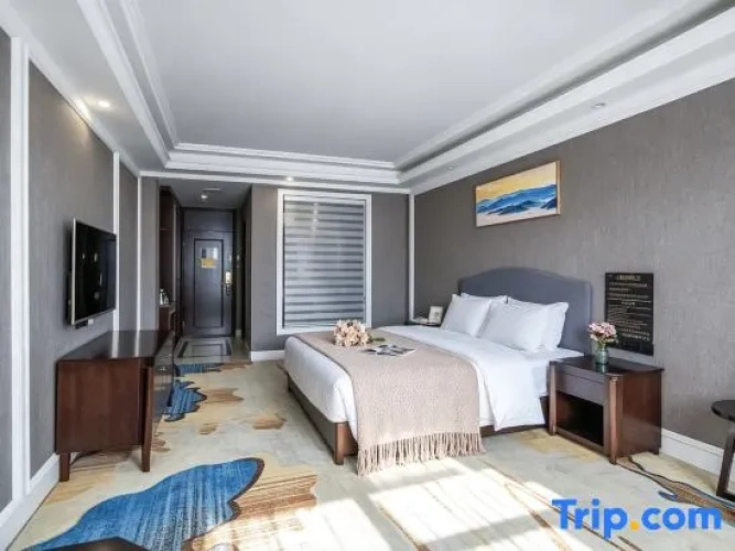Deluxe Double room with city view