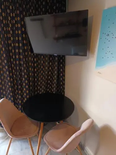 Top Floor Studio Near Metro