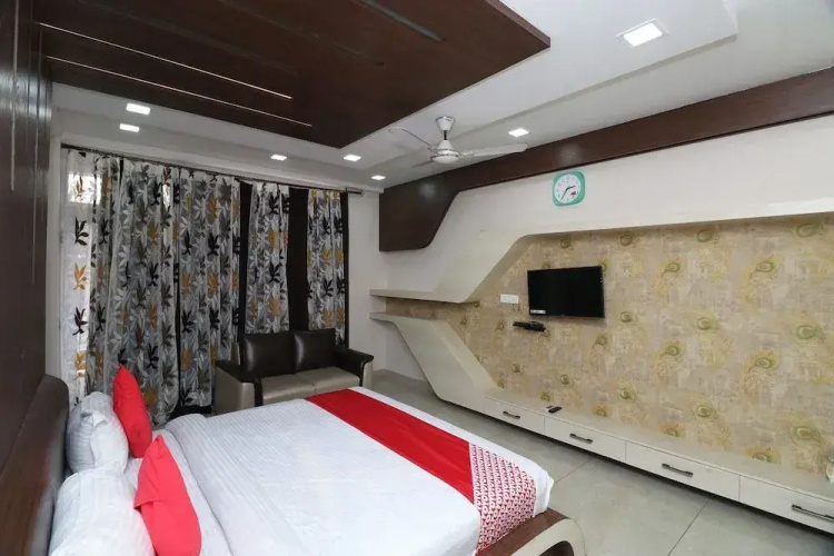 Mangalam Palace By OYO Rooms