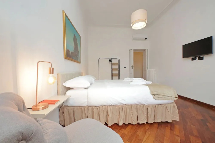 Giuliana Giant Apartment