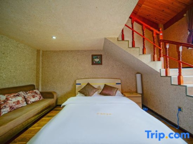 Deluxe Quadruple Family room