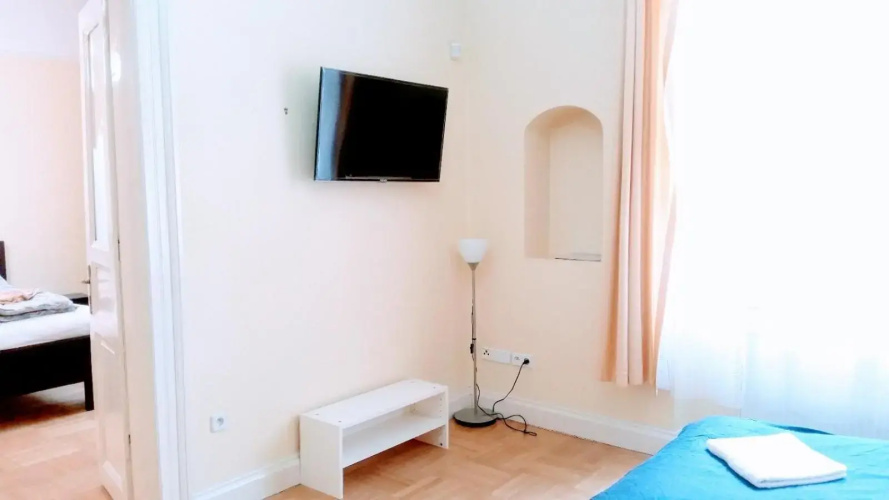 Historic centre-spacious apartment