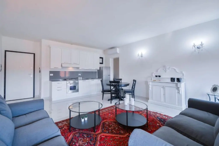 2 Bedrooms Apartment