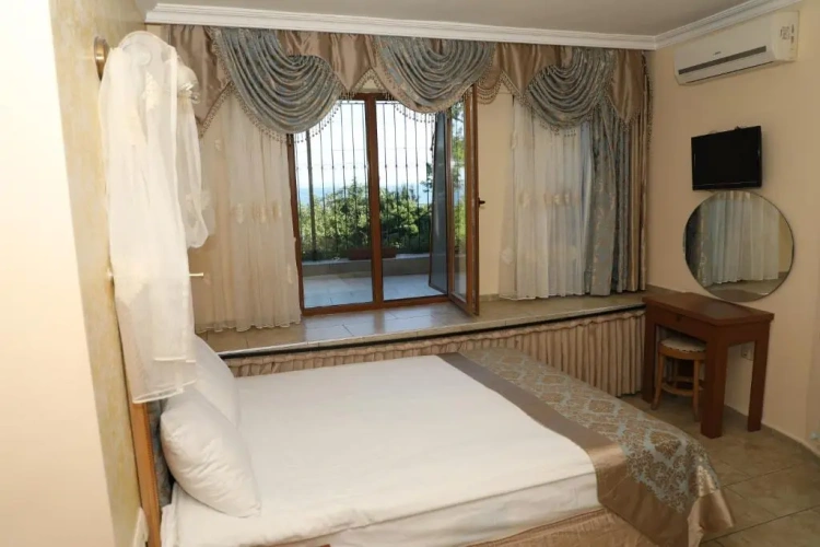 Economy Double Basement room