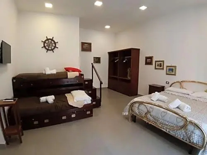 Don Carlo room