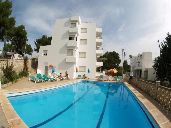 2 Bedrooms Apartment