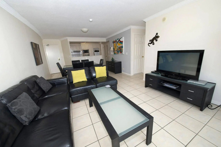 Broadbeach Holiday Apartments, Store 19