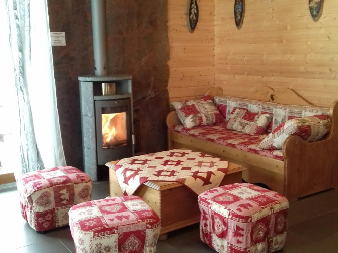 A large and magnificent wooden chalet with a sauna