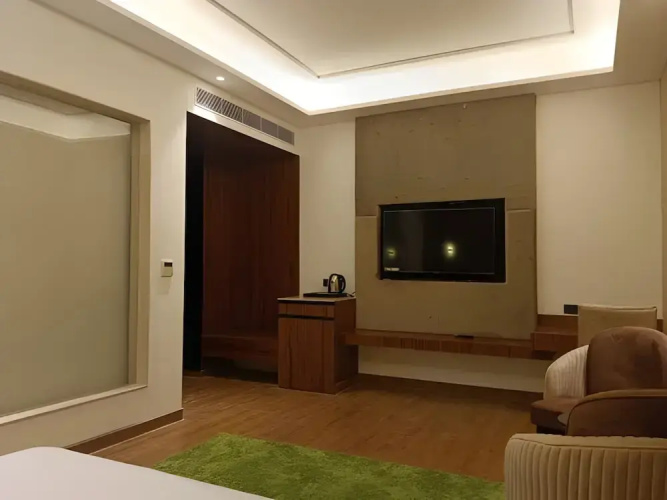 Hotel Maharaja Crest