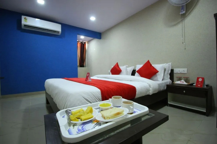OYO 8692 Hotel Vibrant Regency