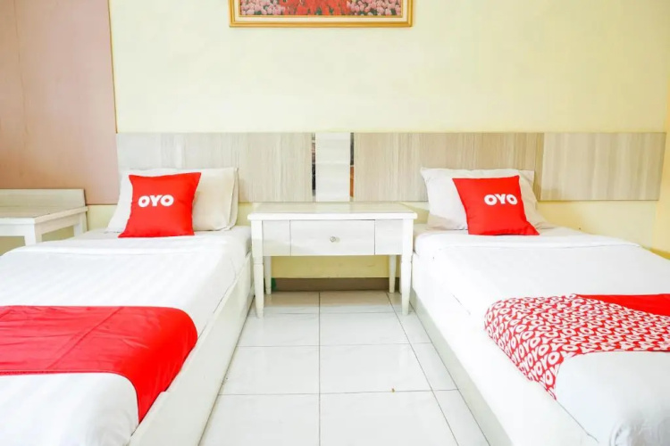 OYO 2085 Chrysanta Hotel