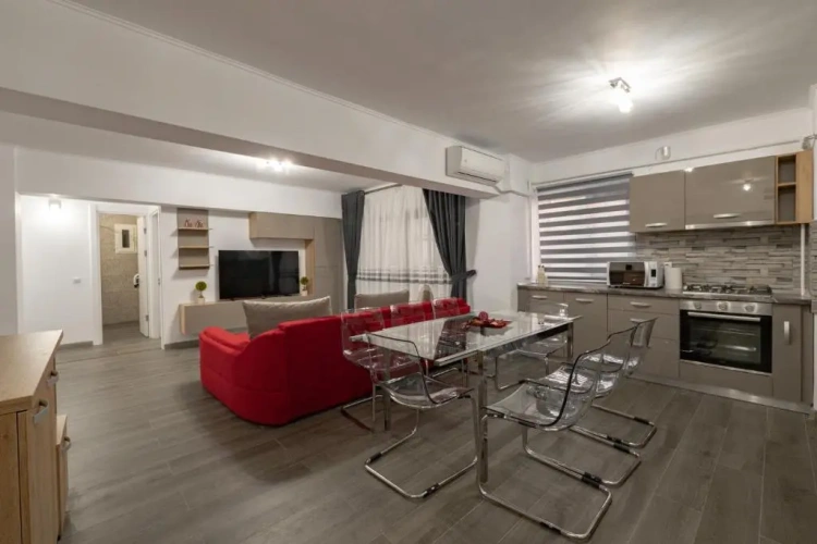 3 Bedrooms Apartment