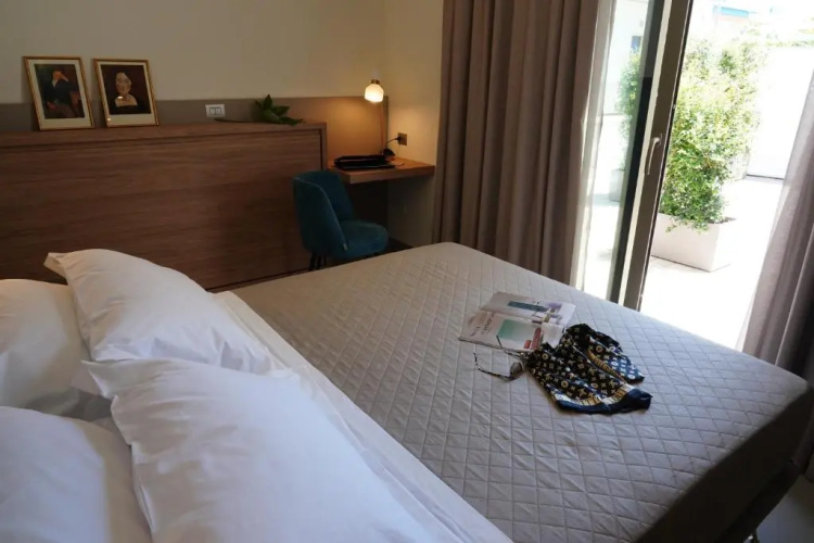 11 Catalani Rooms