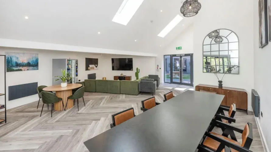 Riverside House by UTDM