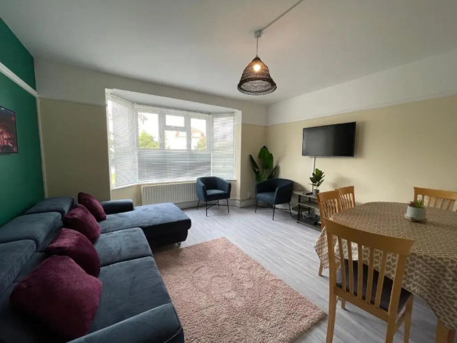 Bournemouth 3 Bedroom - Parking
