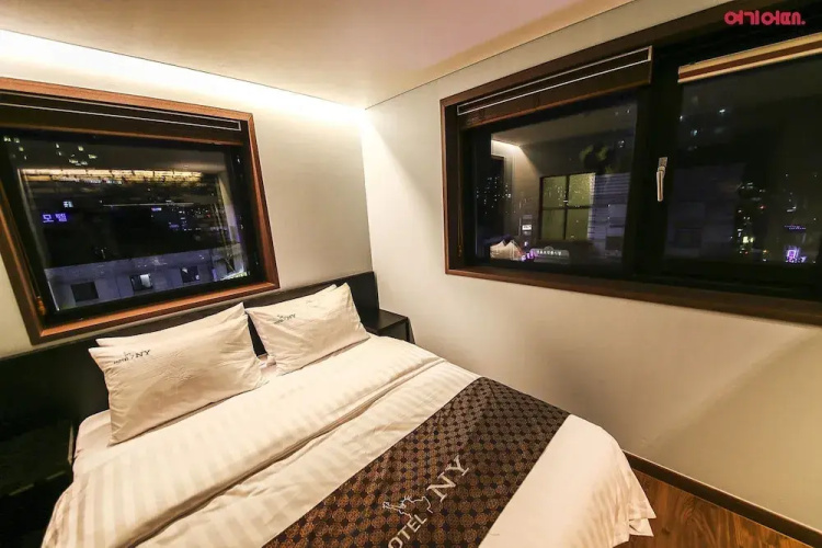 Yeongdeungpo Station New York Hotel
