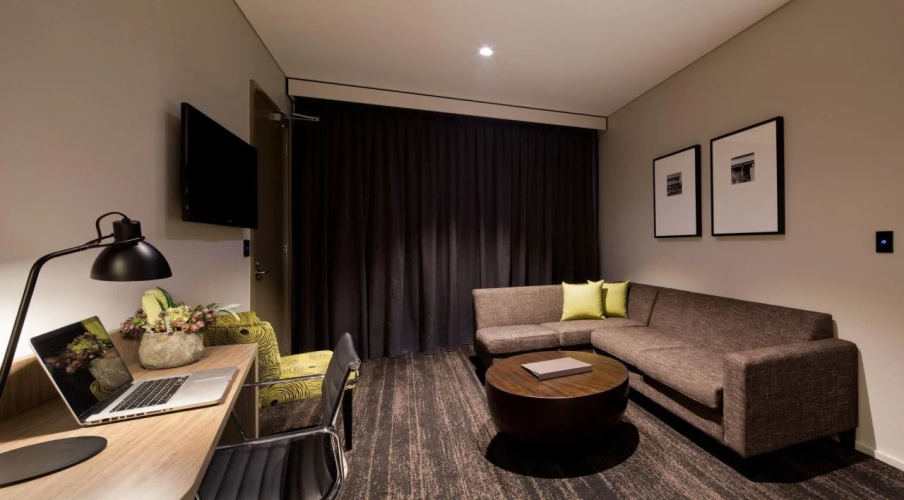 The Glen Hotel & Suites