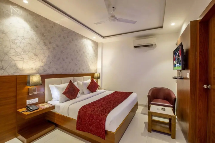 Fabhotel Skye Suites