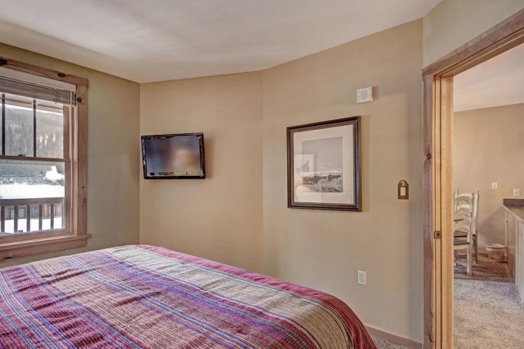 8401 Buffalo Lodge by RedAwning