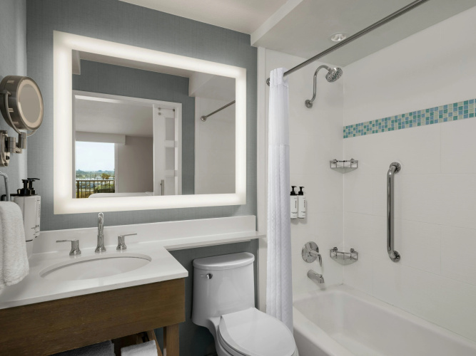 Crowne Plaza Ventura Beach photo 12