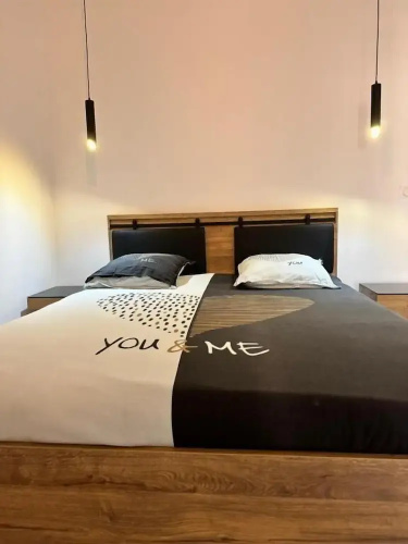Cyrus Hotel-House