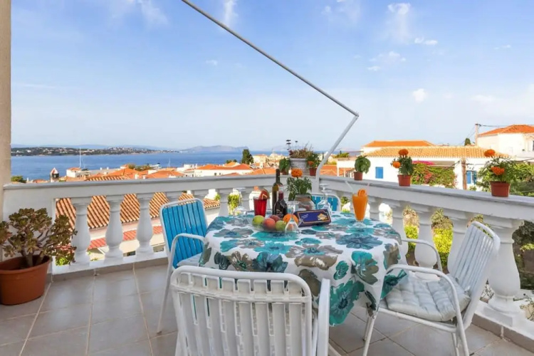 Vibrant Spetses - Mata Colorful Nest