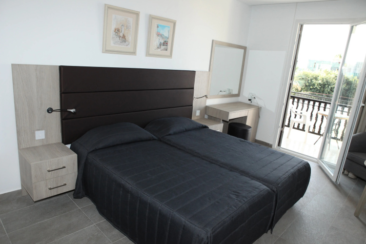 Dionysos Central Hotel