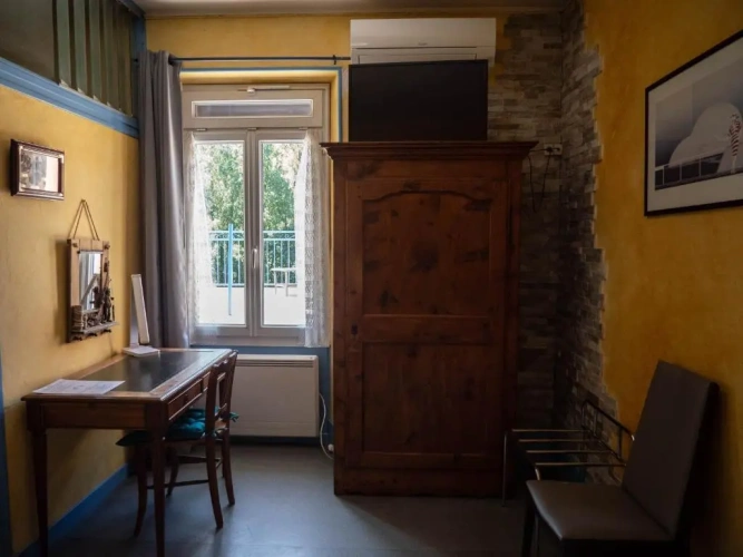 Standard Triple room