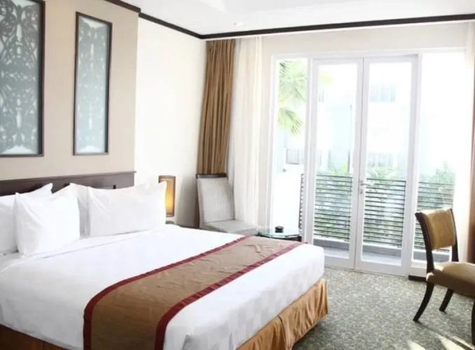 Deluxe Twin room with pool view
