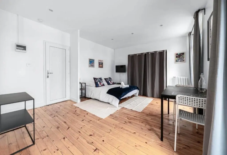 Apartment with balcony