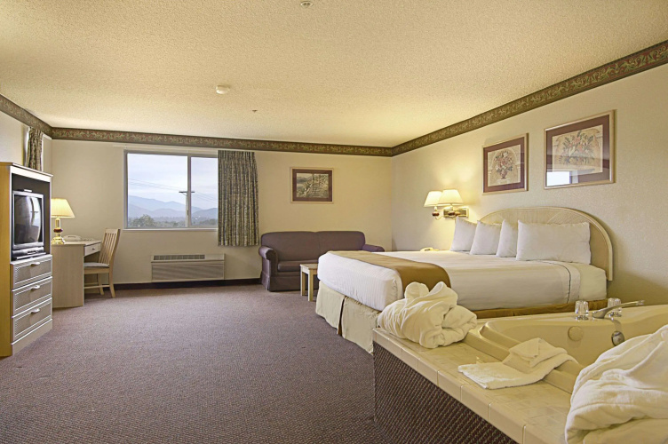 Holiday Inn Express Redding North by IHG