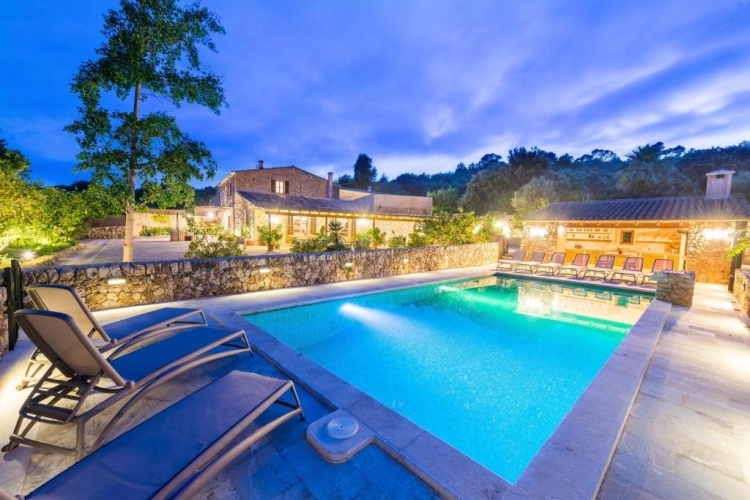 5 Bedrooms Villa