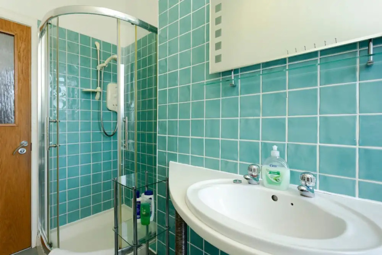 1 Bedroom Apartment Overlooking Park