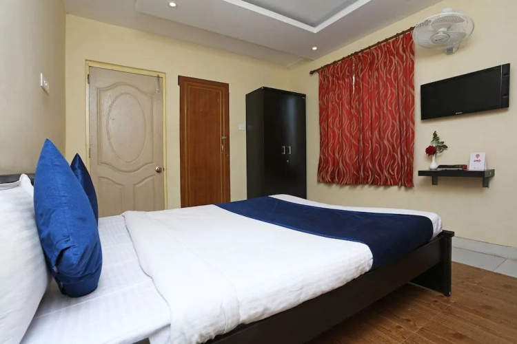 OYO 3393 Midway Inn