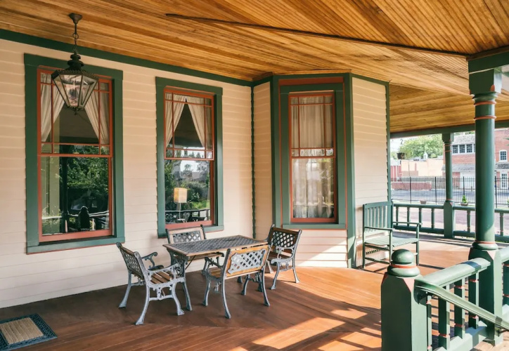 Hummingbird Inn