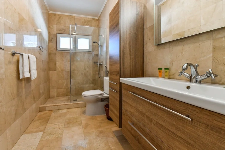 4 Bedrooms Villa