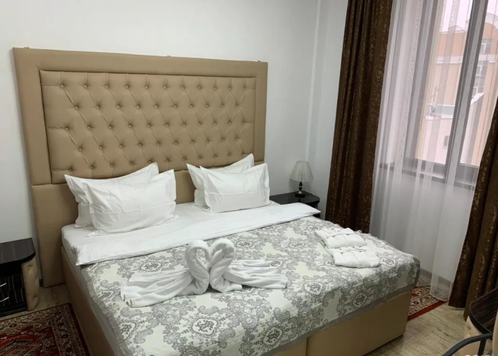 DeLuxe Plaza Hotel