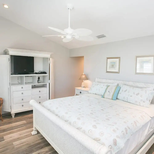 Oceanfront Serenity at Stylish Sea Haven 212