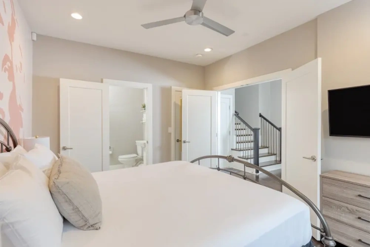 3 Bedrooms Cottage with balcony