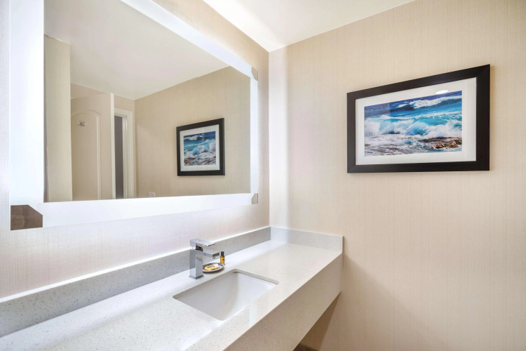 Best Western Plus Carpinteria Inn photo 12