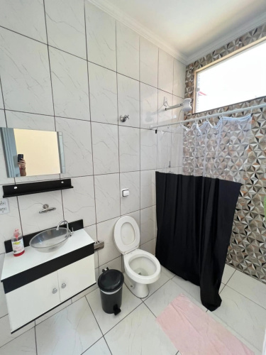 Casa c/ quartos separados + churrasqueira ampla.