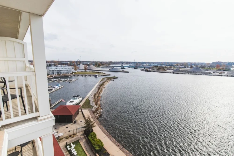 Standard Quadruple room with balcony and with harbour view