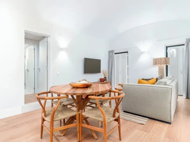 2 Bedrooms Apartment