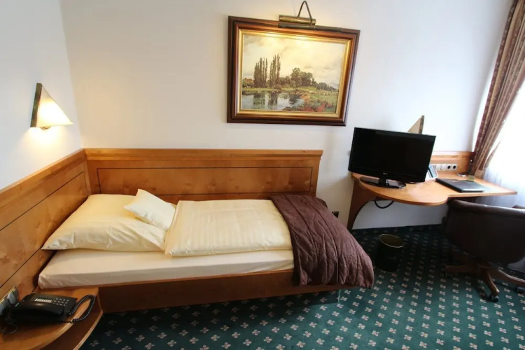 Eden Hotel