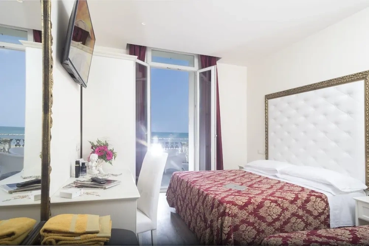 Superior Double room with balcony and with sea view