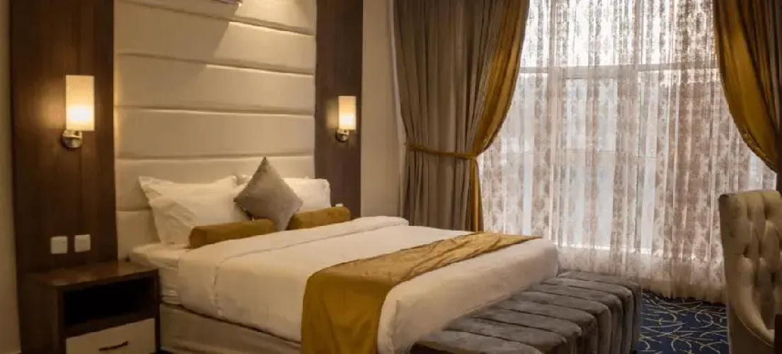 The Palace Hotel Suites 9