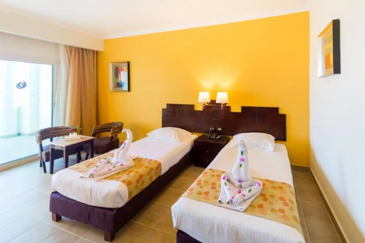Standard Twin room with sea view